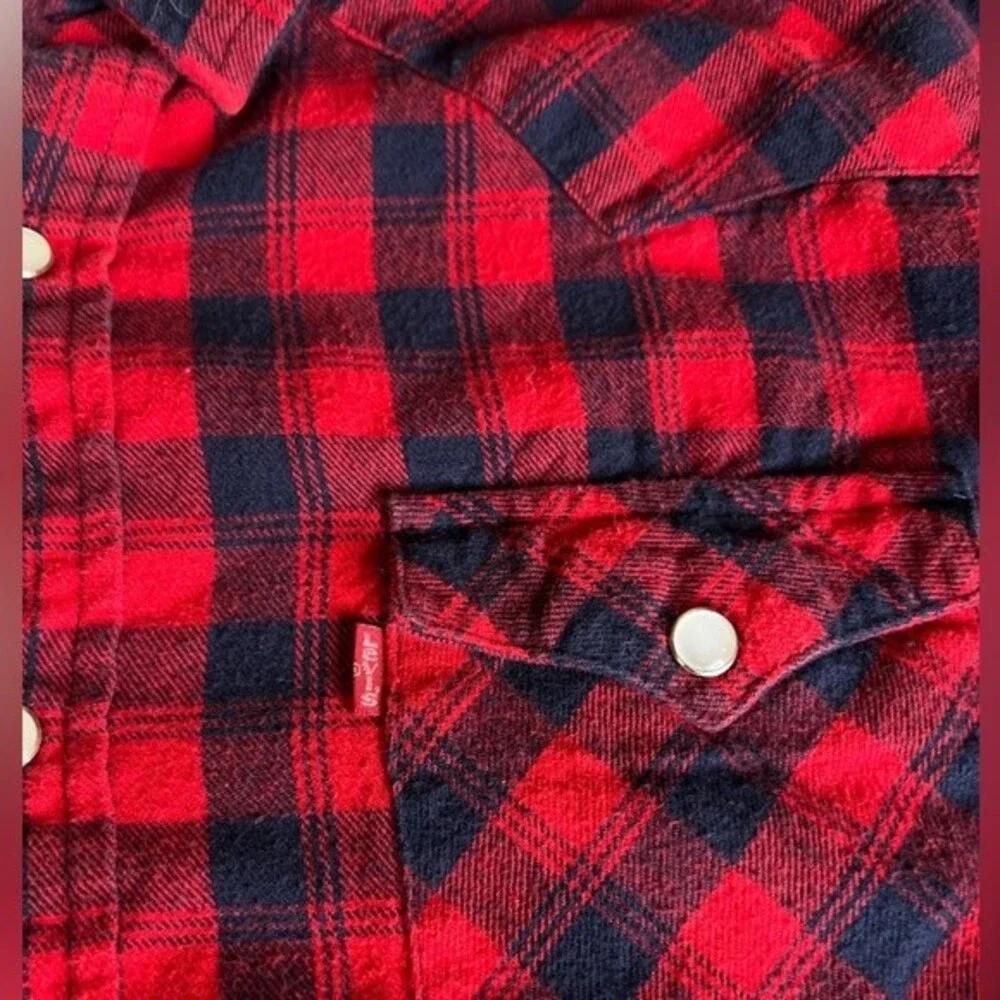 Men's Levi's Red and Black Plaid Flannel Button-up Shirt Size Medium